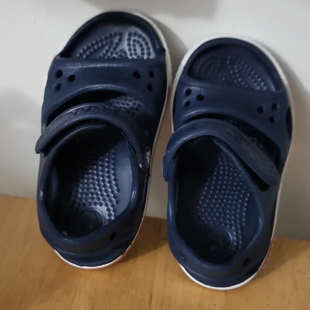 Crocs - Picture 2 of 3